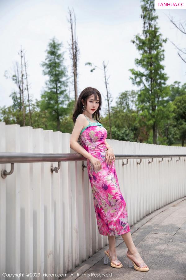   [XiuRen]高清写真图 2023.07.12 No.7065 严利娅Yuliya 网红情人裙第12张图片